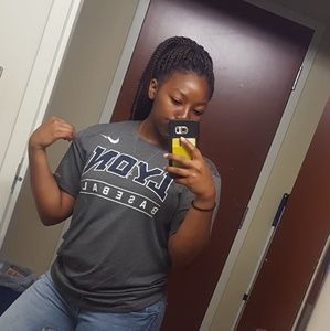 Meet your Posher, Tia